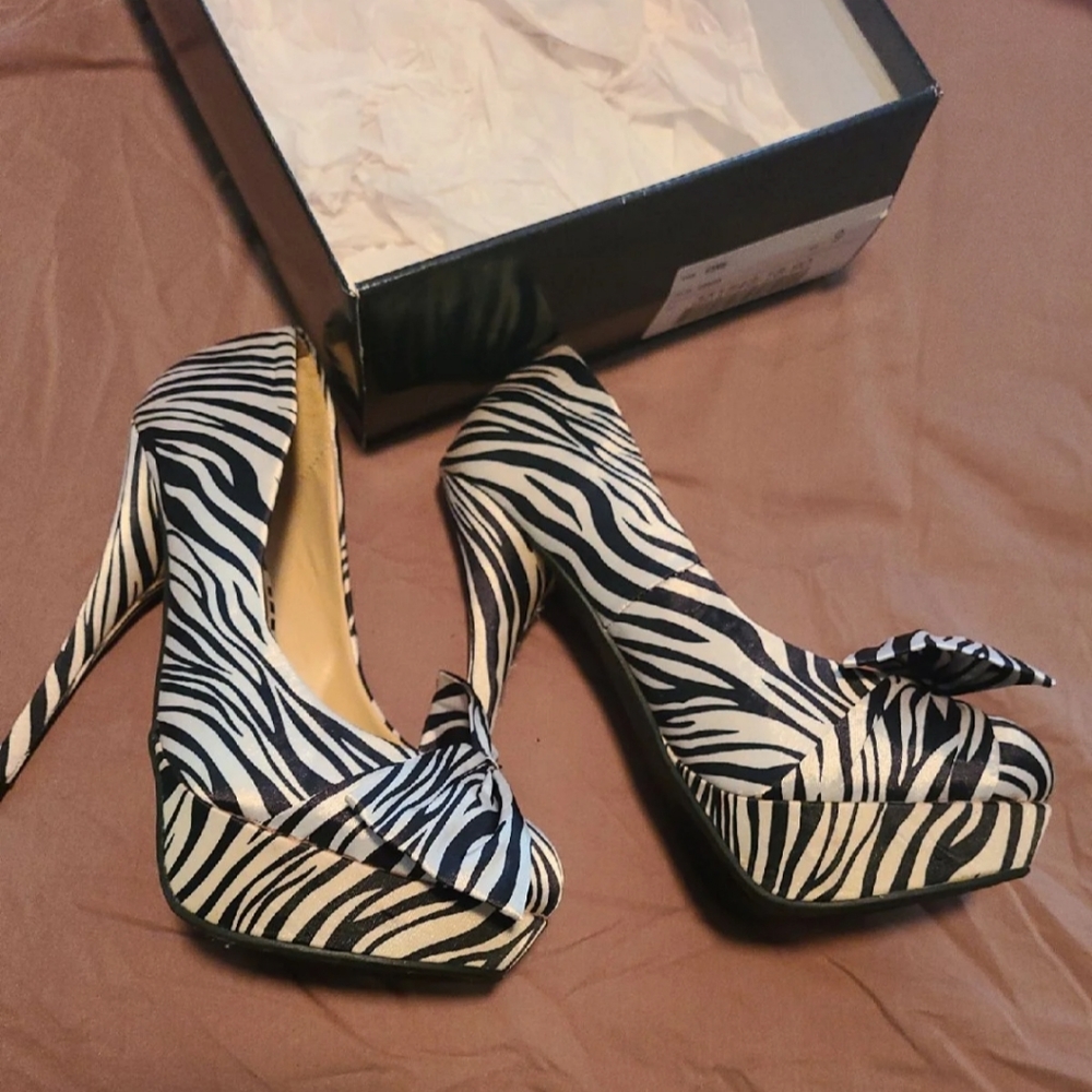 Heels - Picture 2 of 6